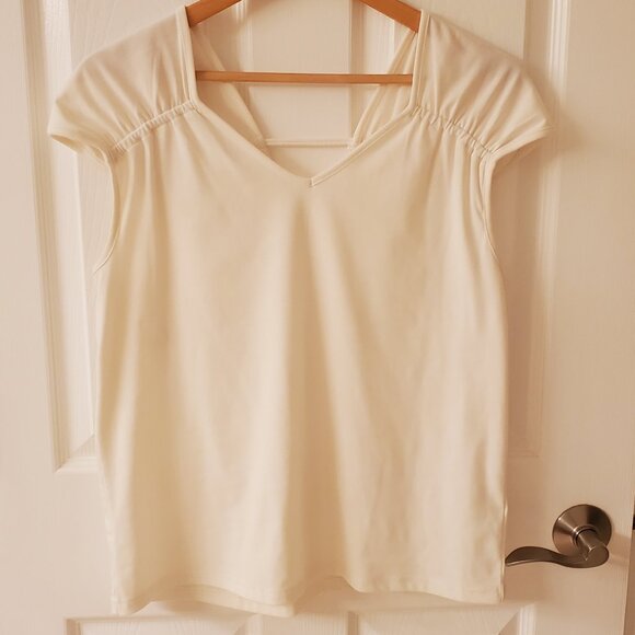 Cooper & Ella - Ruched Shoulder Solid Top in White/Ivory Size: M (6-8) - Picture 2 of 9